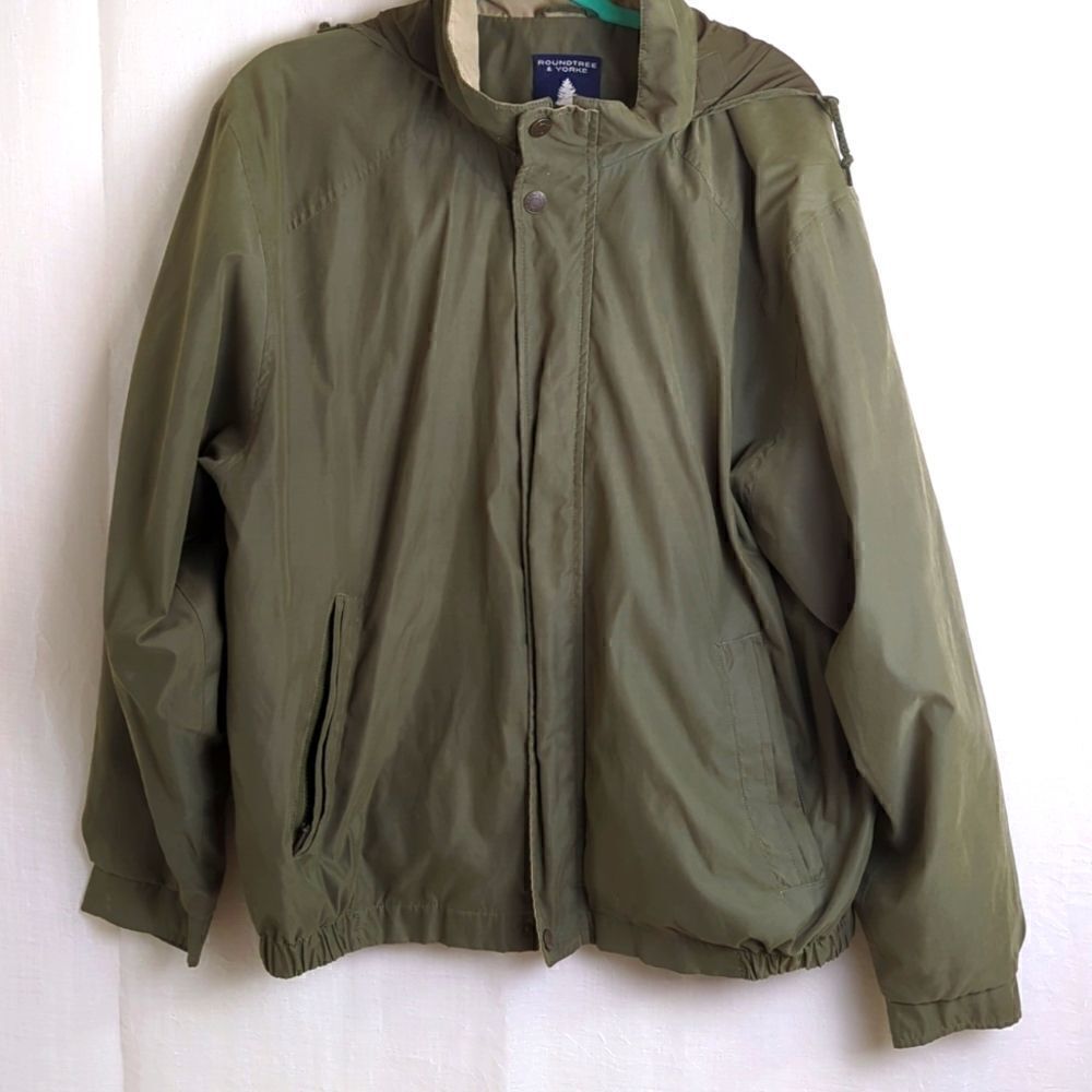 Round tree and Yorke Olive Outdoor Jacket Size Large